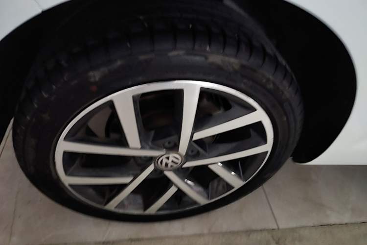 Used Volkswagen Golf 2020 200TSI DSG Comfortable and Ambitious Edition Right Rear Wheel Hub