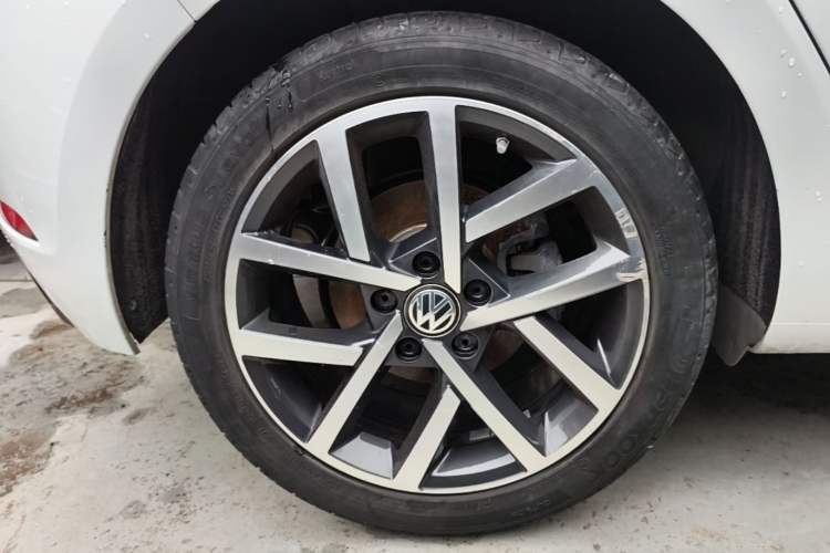 Used Volkswagen Golf 2020 Zhiai Edition 280TSI DSG Comfort Model Right Rear Wheel Hub