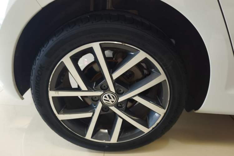 Used Volkswagen Golf 2020 Zhiai Edition 200TSI DSG Comfortable & Ambitious Version Right Rear Wheel Hub