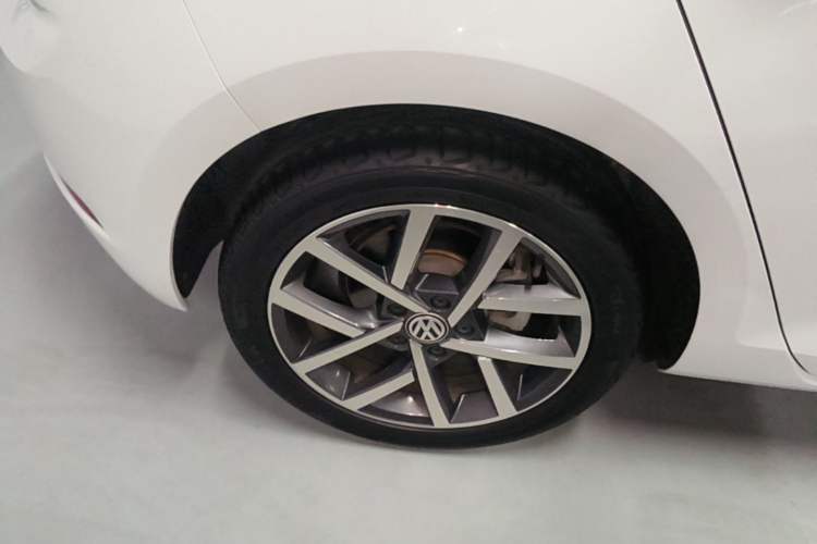 Used Volkswagen Golf 2020 Zhiai Edition 280TSI DSG Luxury Model Right Rear Wheel Hub
