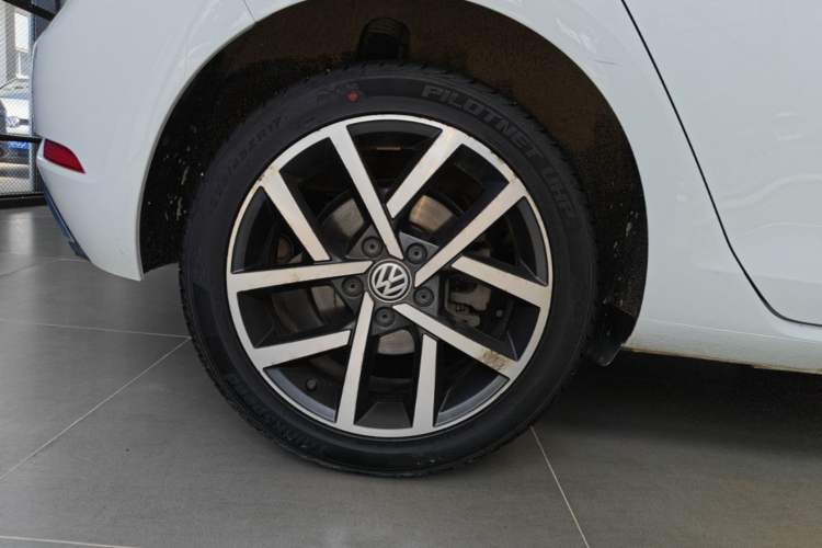 Used Volkswagen Golf 2020 280TSI DSG Comfort Version Right Rear Wheel Hub