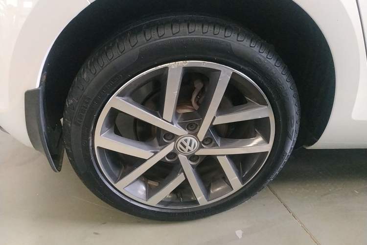 Used Volkswagen Golf 2020 200TSI DSG Comfortable and Ambitious Edition Right Rear Wheel Hub