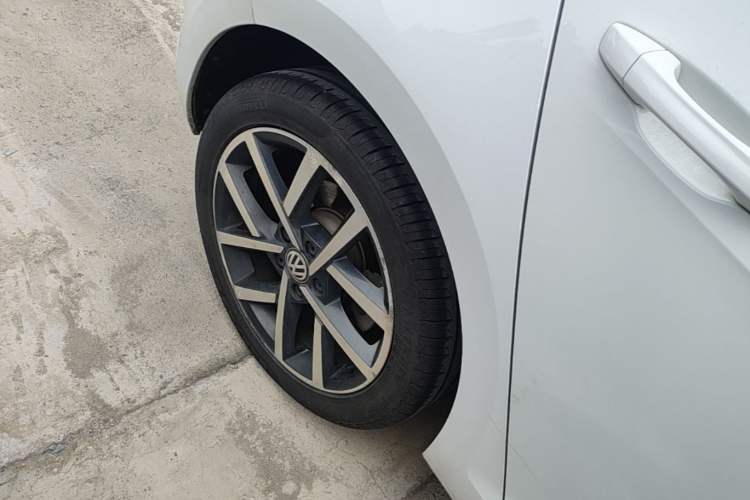 Used Volkswagen Golf 2020 280TSI DSG Comfort Version Right Rear Wheel Hub