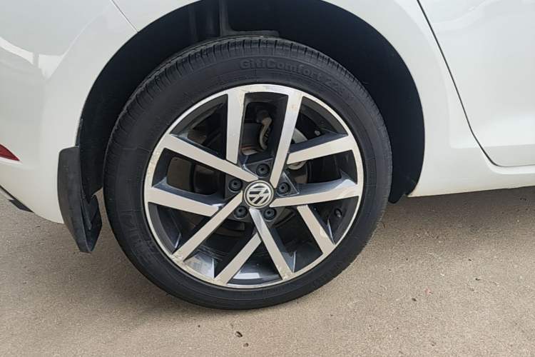Used Volkswagen Golf 2020 200TSI DSG Comfortable and Ambitious Edition Right Rear Wheel Hub