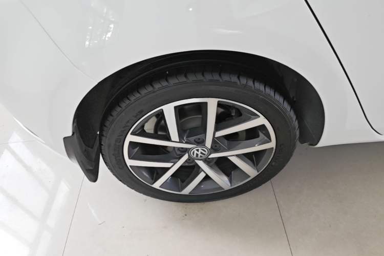 Used Volkswagen Golf 2020 Zhiai Edition 280TSI DSG Luxury Model Right Rear Wheel Hub