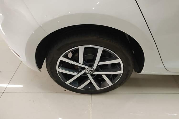 Used Volkswagen Golf 2020 Zhiai Edition 280TSI DSG Luxury Model Right Rear Wheel Hub