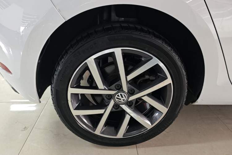 Used Volkswagen Golf 2020 280TSI DSG Comfort Version Right Rear Wheel Hub