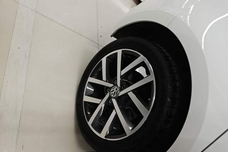 Used Volkswagen Golf 2020 280TSI DSG Comfort Version Right Rear Wheel Hub