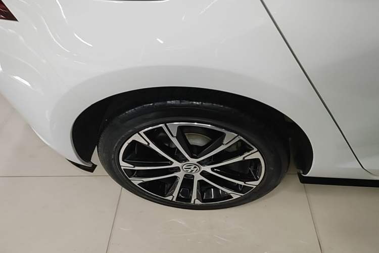 Used Volkswagen Golf 2020 280TSI DSG R-Line Version Right Rear Wheel Hub