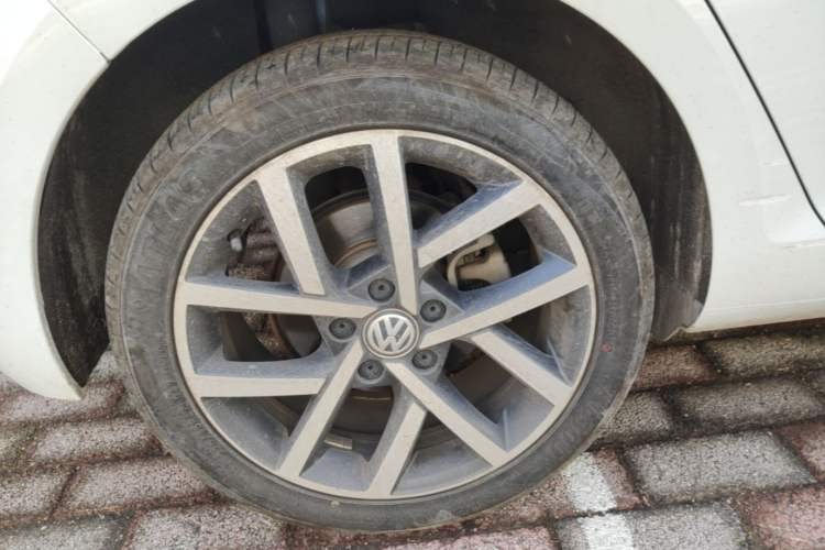 Used Volkswagen Golf 2020 Zhiai Edition 280TSI DSG Comfort Model Right Rear Wheel Hub