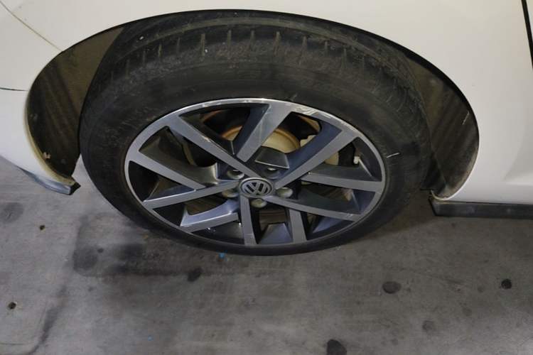 Used Volkswagen Golf 2020 Zhiai Edition 280TSI DSG Comfort Model Right Rear Wheel Hub