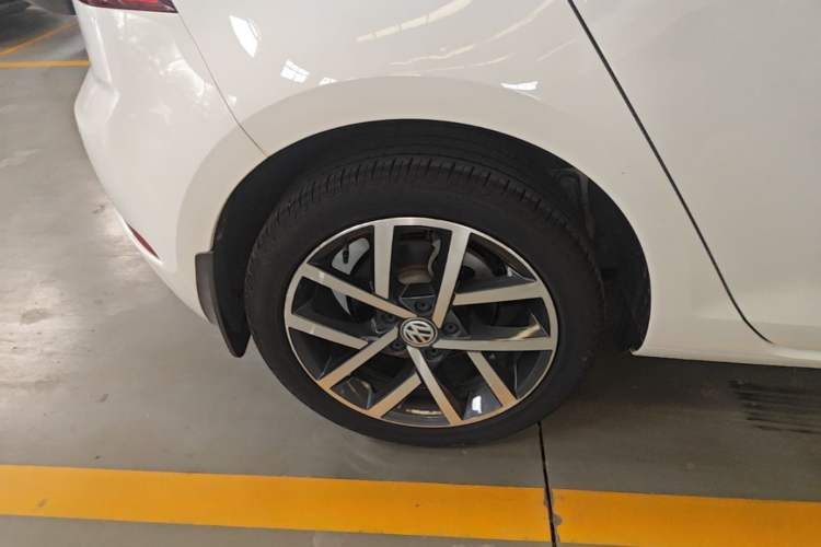 Used Volkswagen Golf 2020 200TSI DSG Comfortable and Ambitious Edition Right Rear Wheel Hub