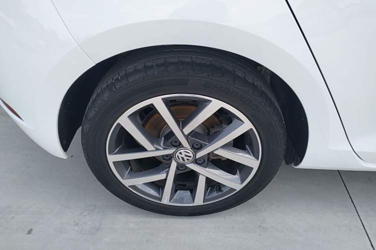 Used Volkswagen Golf 2020 Zhiai Edition 280TSI DSG Comfort Model Right Rear Wheel Hub