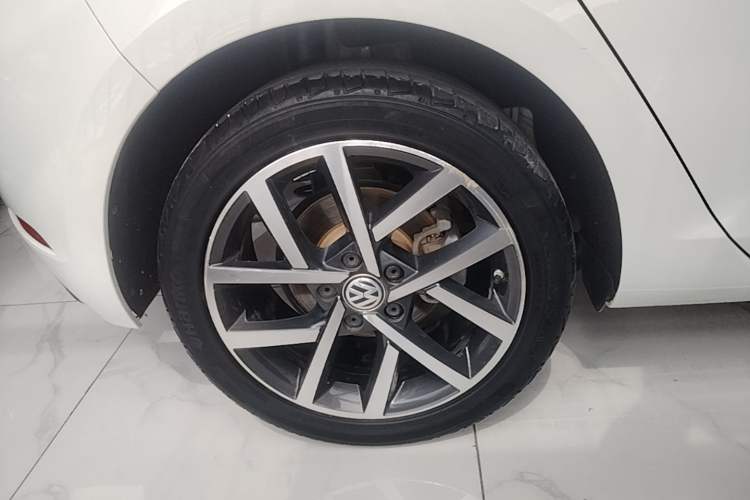 Used Volkswagen Golf 2020 Zhiai Edition 280TSI DSG Comfort Model Right Rear Wheel Hub