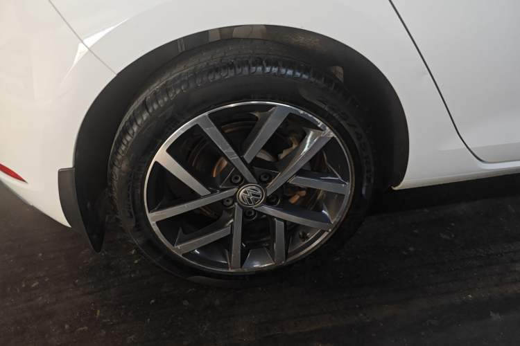 Used Volkswagen Golf 2020 Zhiai Edition 280TSI DSG Comfort Model Right Rear Wheel Hub