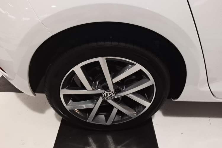 Used Volkswagen Golf 2020 Zhiai Edition 280TSI DSG Luxury Model Right Rear Wheel Hub