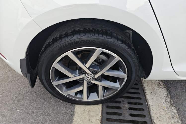 Used Volkswagen Golf 2020 200TSI DSG Comfortable and Ambitious Edition Right Rear Wheel Hub