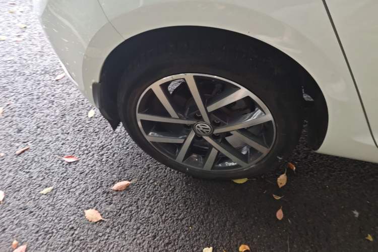 Used Volkswagen Golf 2020 Zhiai Edition 200TSI DSG Comfortable & Ambitious Version Right Rear Wheel Hub