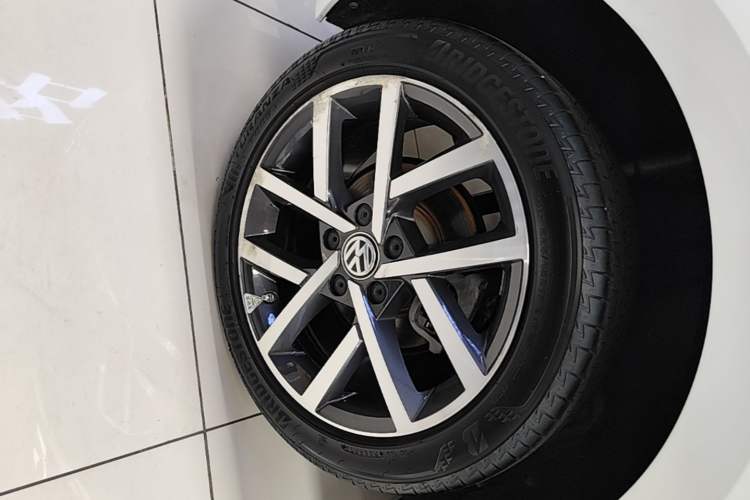 Used Volkswagen Golf 2020 200TSI DSG Comfortable and Ambitious Edition Right Rear Wheel Hub