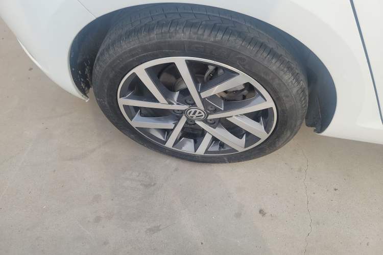 Used Volkswagen Golf 2020 Zhiai Edition 200TSI DSG Comfortable & Ambitious Version Right Rear Wheel Hub