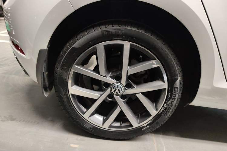 Used Volkswagen Golf 2020 200TSI DSG Comfortable and Ambitious Edition Right Rear Wheel Hub
