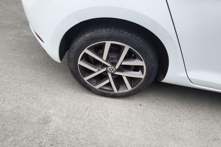 Used Volkswagen Golf 2020 Zhiai Edition 280TSI DSG Comfort Model Right Rear Wheel Hub