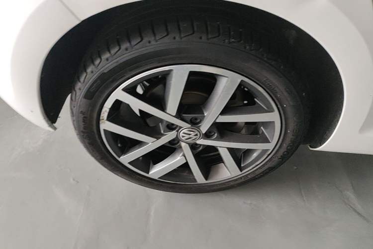 Used Volkswagen Golf 2020 Zhiai Edition 280TSI DSG Comfort Model Right Rear Wheel Hub