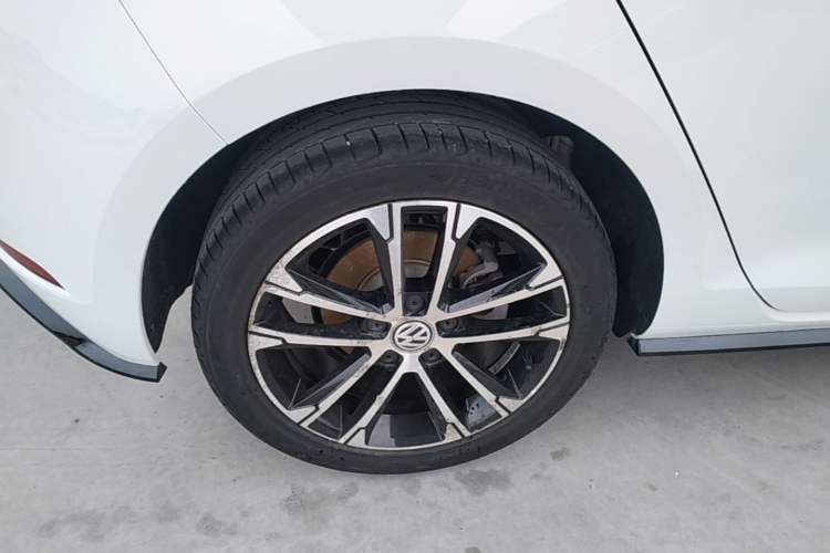 Used Volkswagen Golf 2020 Charming Edition 280TSI DSG R-Line Right Rear Wheel Hub