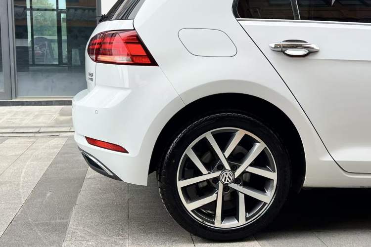 Used Volkswagen Golf 2020 200TSI DSG Comfortable and Ambitious Edition Right Rear Wheel Hub