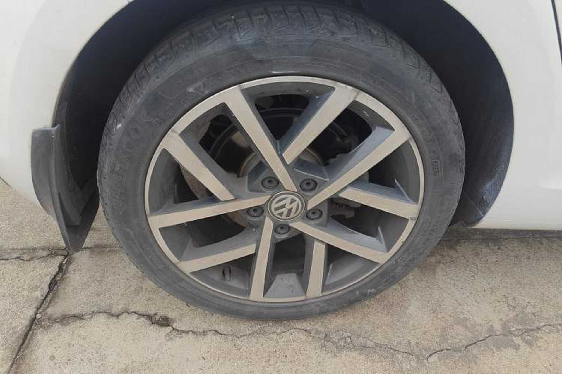 Used Volkswagen Golf 2020 Zhiai Edition 280TSI DSG Comfort Model Right Rear Wheel Hub