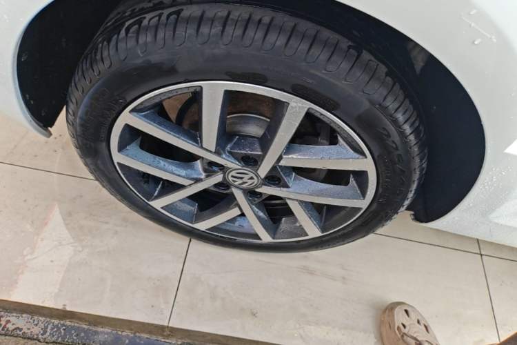 Used Volkswagen Golf 2020 Zhiai Edition 280TSI DSG Comfort Model Right Rear Wheel Hub