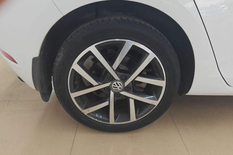 Used Volkswagen Golf 2020 280TSI DSG Comfort Version Right Rear Wheel Hub