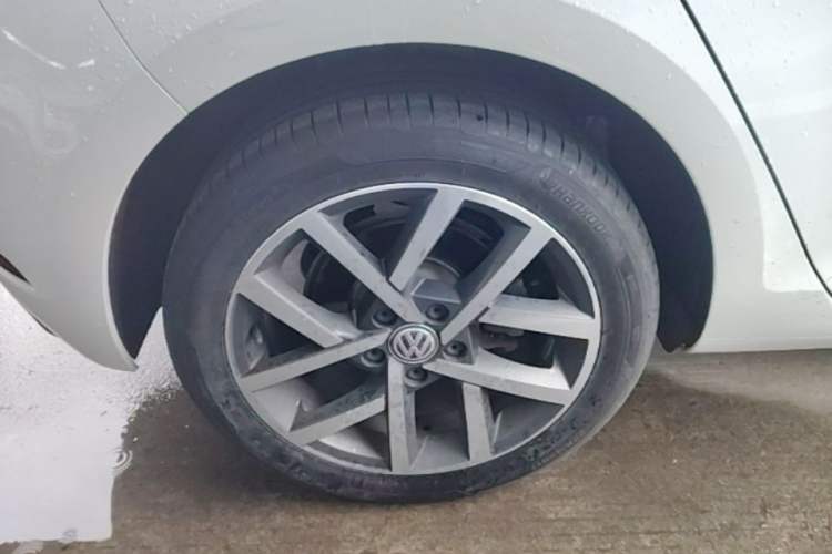 Used Volkswagen Golf 2020 Zhiai Edition 280TSI DSG Comfort Model Right Rear Wheel Hub