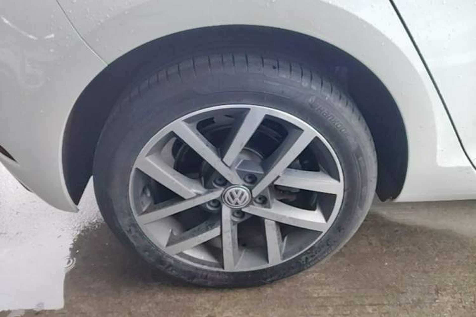 Used Volkswagen Golf 2020 Zhiai Edition 280TSI DSG Comfort Model Right Rear Wheel Hub