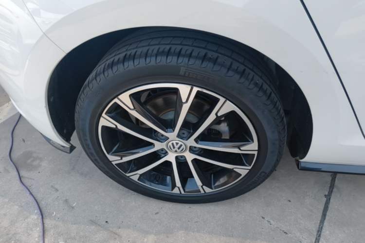 Used Volkswagen Golf 2020 Charming Edition 280TSI DSG R-Line Right Rear Wheel Hub