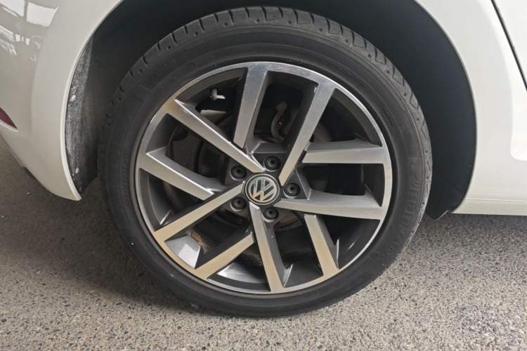 Used Volkswagen Golf 2020 200TSI DSG Comfortable and Ambitious Edition Right Rear Wheel Hub