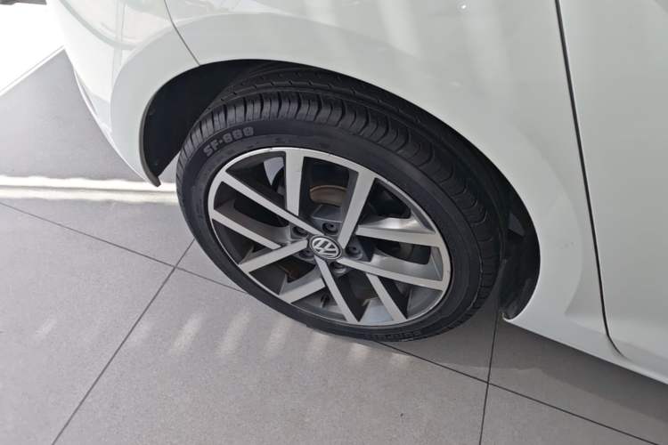 Used Volkswagen Golf 2020 280TSI DSG Comfort Version Right Rear Wheel Hub