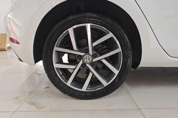 Used Volkswagen Golf 2020 280TSI DSG Comfort Version Right Rear Wheel Hub