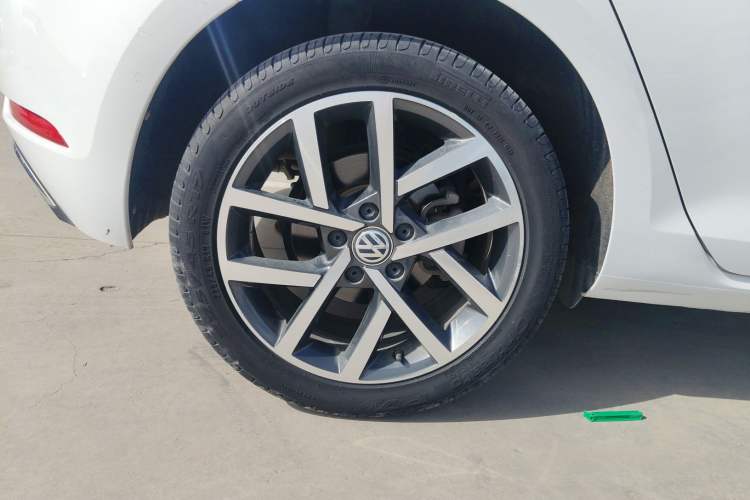 Used Volkswagen Golf 2020 280TSI DSG Comfort Version Right Rear Wheel Hub