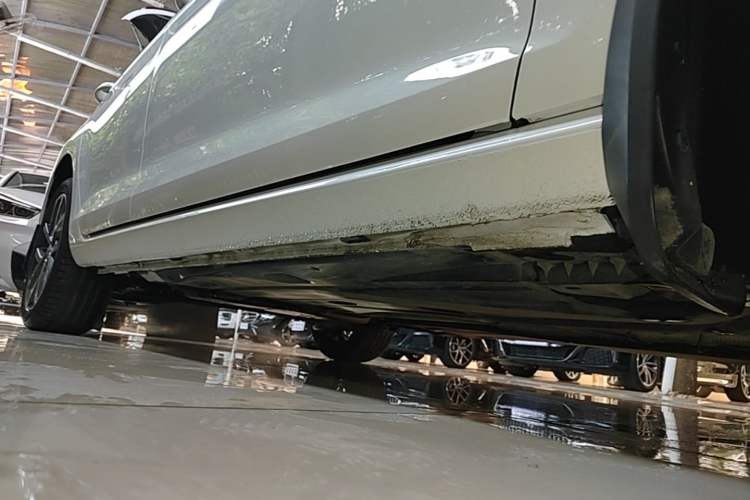 Used Volkswagen Golf 2020 Zhiai Edition 200TSI DSG Comfortable & Ambitious Version Right Side Sill