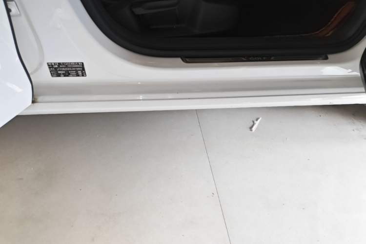 Used Volkswagen Golf 2020 Zhiai Edition 280TSI DSG Luxury Model Right Side Sill