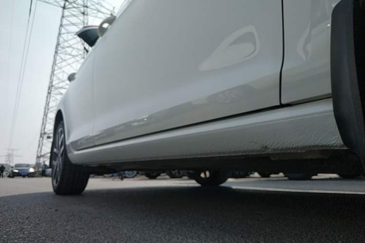 Used Volkswagen Golf 2020 Zhiai Edition 200TSI DSG Comfortable & Ambitious Version Right Side Sill