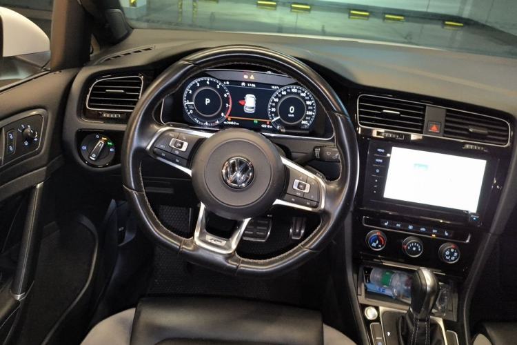 Used Volkswagen Golf 2020 Charming Edition 280TSI DSG R-Line Steering Wheel