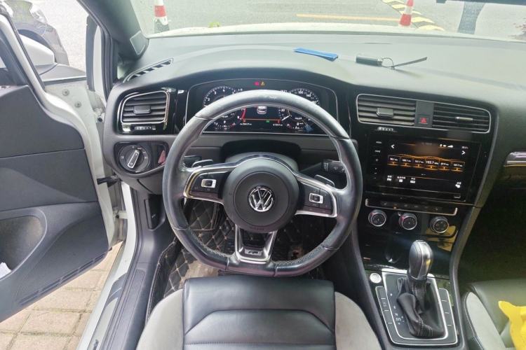 Used Volkswagen Golf 2020 Charming Edition 280TSI DSG R-Line Steering Wheel