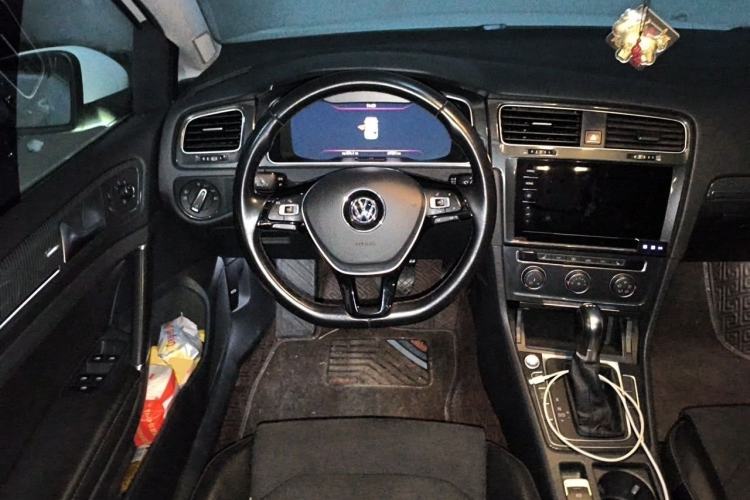 Used Volkswagen Golf 2020 Zhiai Edition 280TSI DSG Luxury Model Steering Wheel