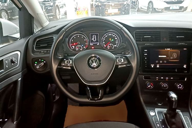 Used Volkswagen Golf 2020 Zhiai Edition 200TSI DSG Comfortable & Ambitious Version Steering Wheel
