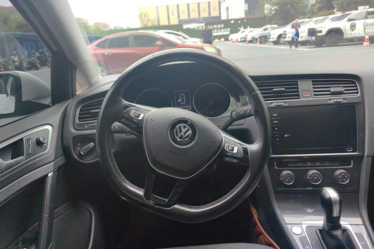 Used Volkswagen Golf 2020 Zhiai Edition 280TSI DSG Comfort Model Steering Wheel