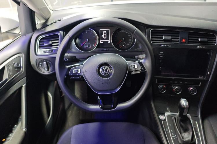 Used Volkswagen Golf 2020 Zhiai Edition 200TSI DSG Comfortable & Ambitious Version Steering Wheel