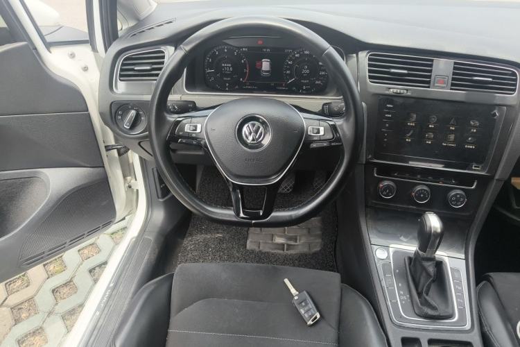 Used Volkswagen Golf 2020 Zhiai Edition 280TSI DSG Luxury Model Steering Wheel