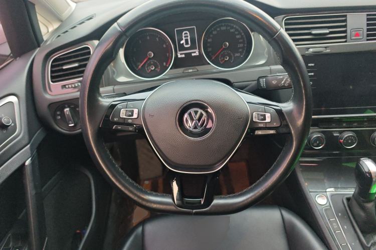 Used Volkswagen Golf 2020 Zhiai Edition 200TSI DSG Comfortable & Ambitious Version Steering Wheel